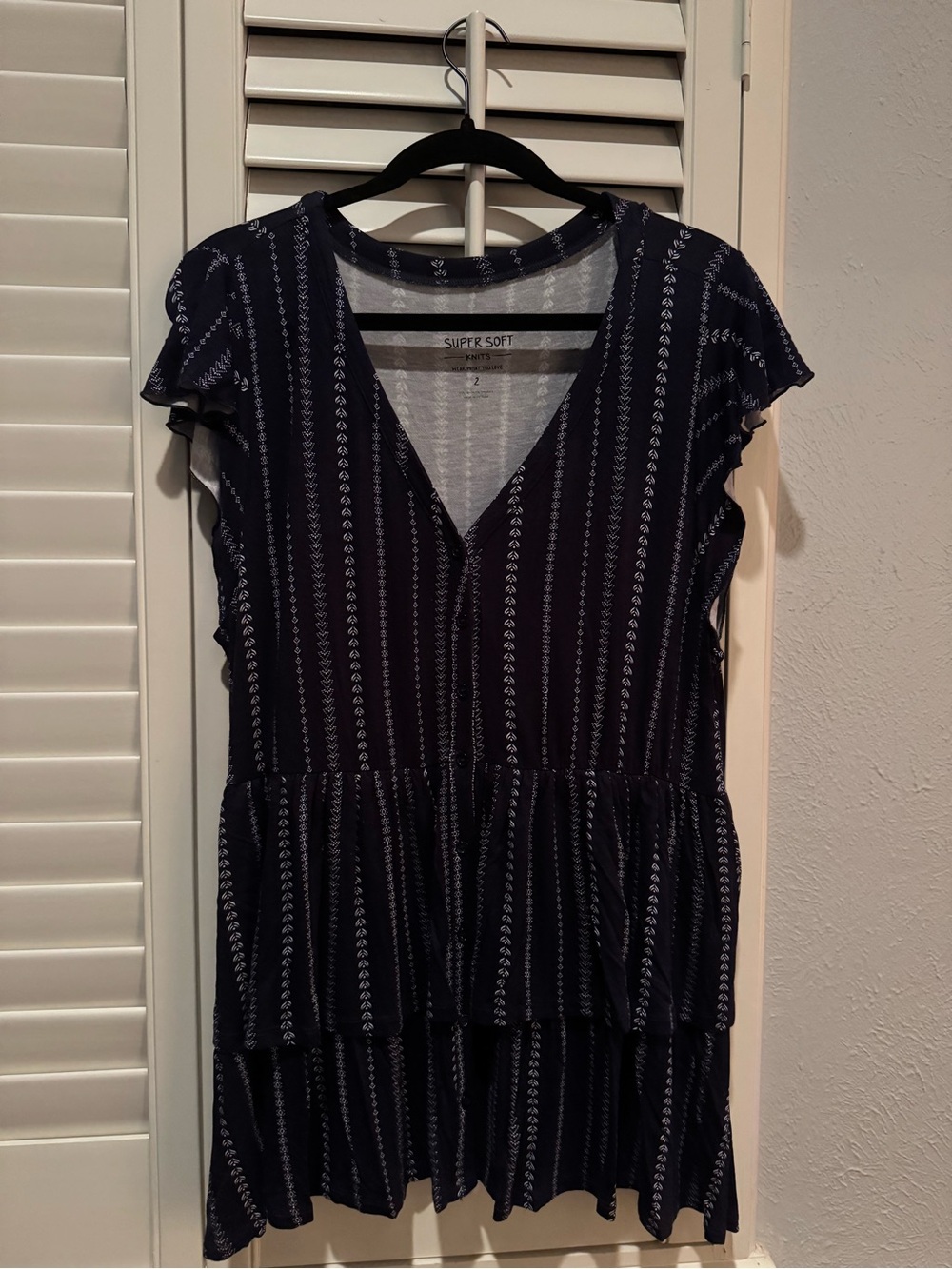 TORRID Navy & White Patterned V-Neck Tiered Blouse NEVER WORN